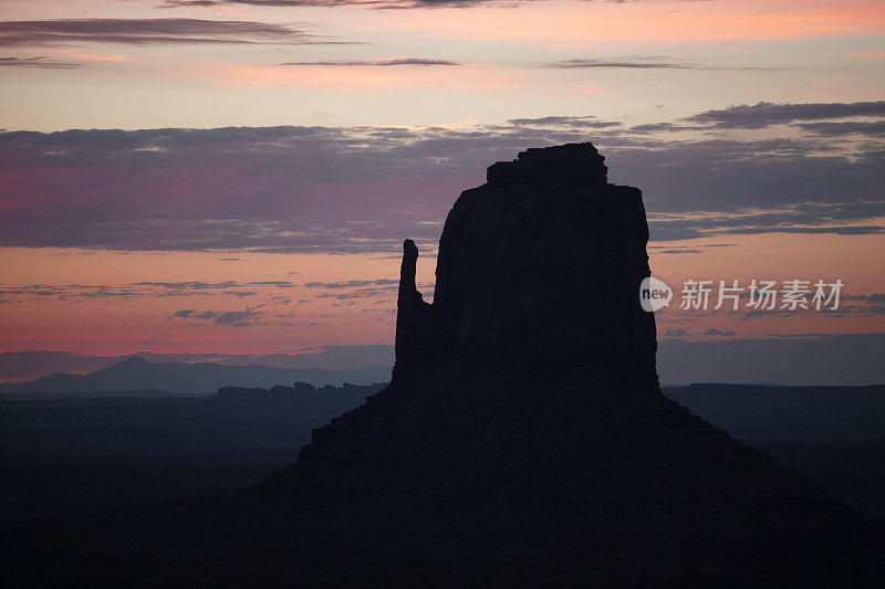 纪念碑谷:日出时的东Mitten Butte